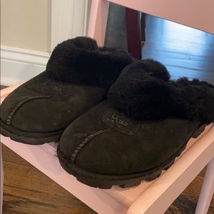 Black Ugg slip ons